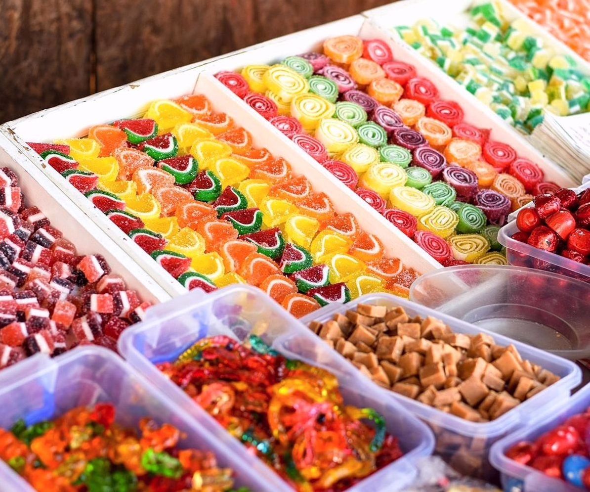 Vitrina de dulces y chocolates artesanales